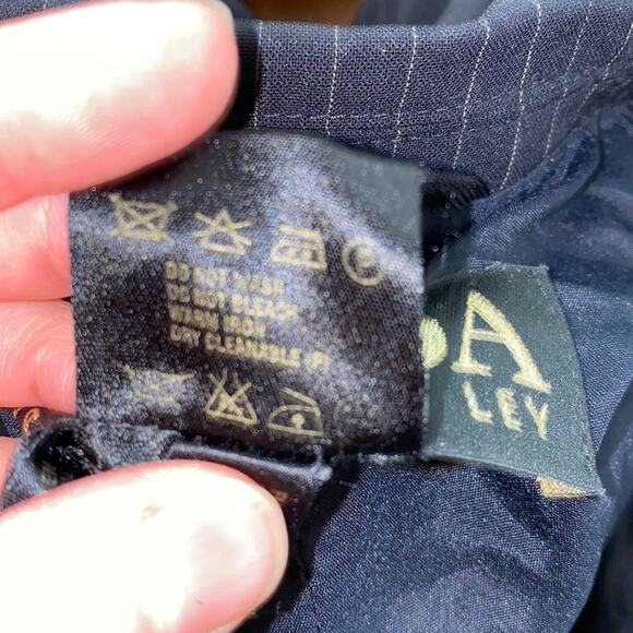 Escada Vintage Pinstripe Skirt & Blazer Set Sz 10 Lightweight Fitted Designer - Picture 9 of 16